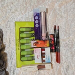 Lip color/glosses